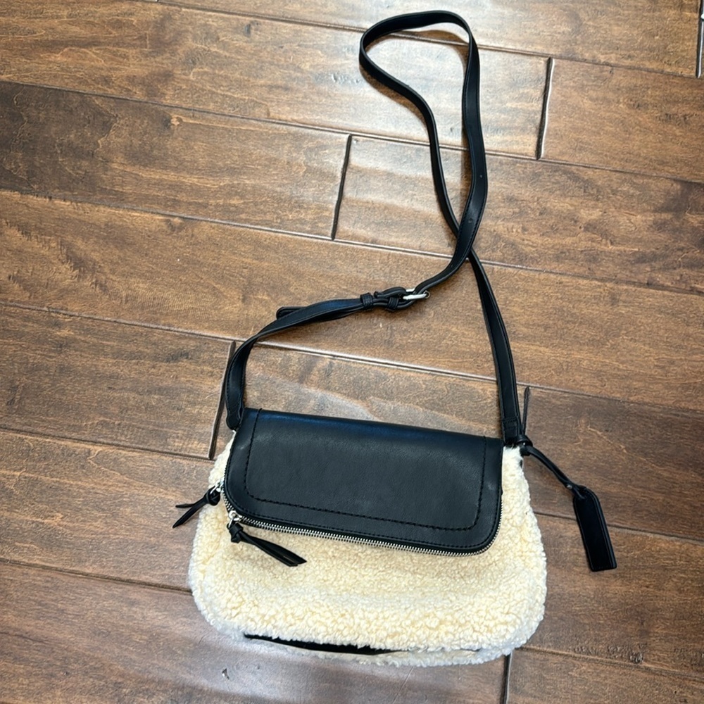 Excellent condition Sherpa purse